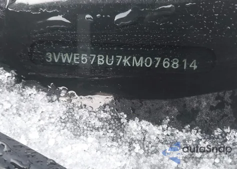 2019 Volkswagen Jetta 1.4T Sel z USA, uszkodzony, nr VIN 3VWE57BU7KM076814